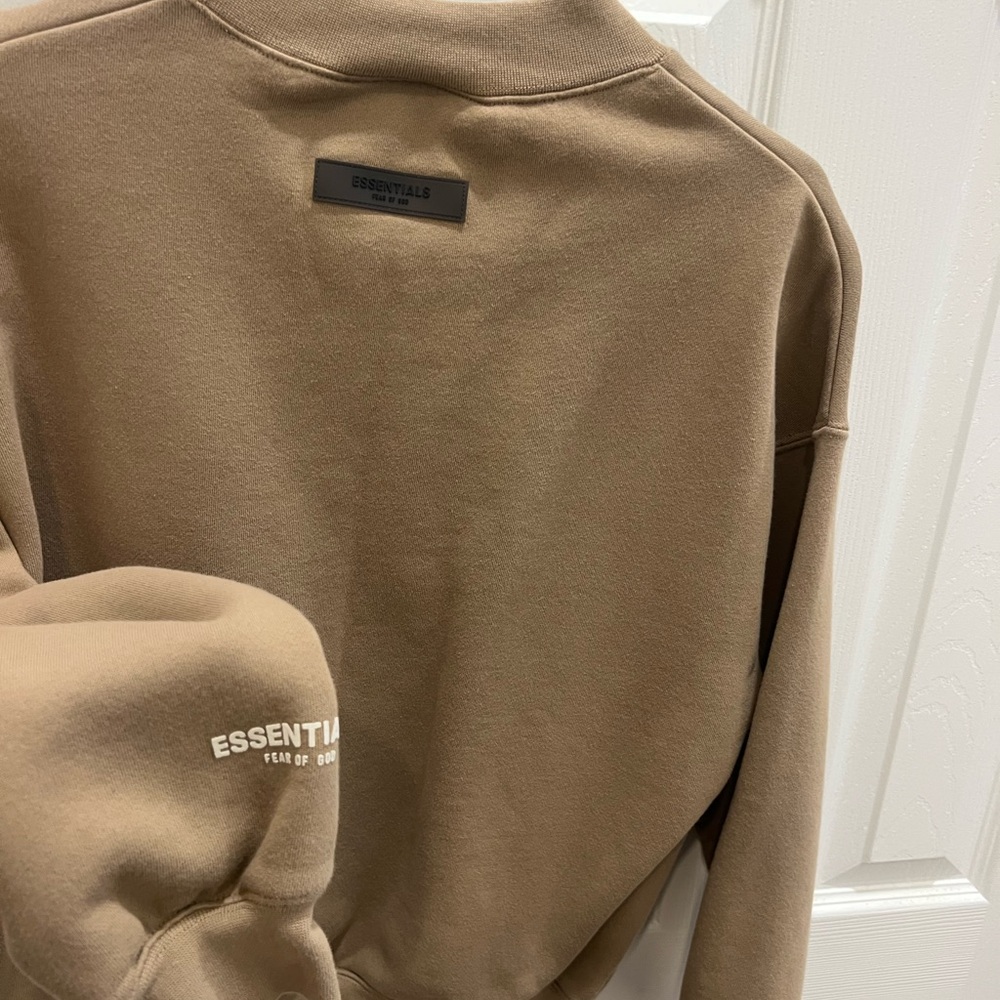 Essentials - Picture 5 of 6